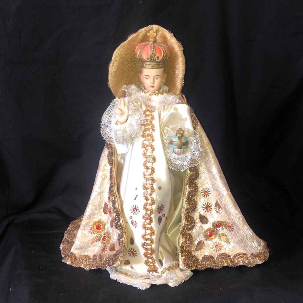 Jesus Infant of Prague 1953 in very good condition with original gold gown